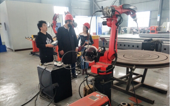Saudi Arabia client visit Yueda factory for welding robot