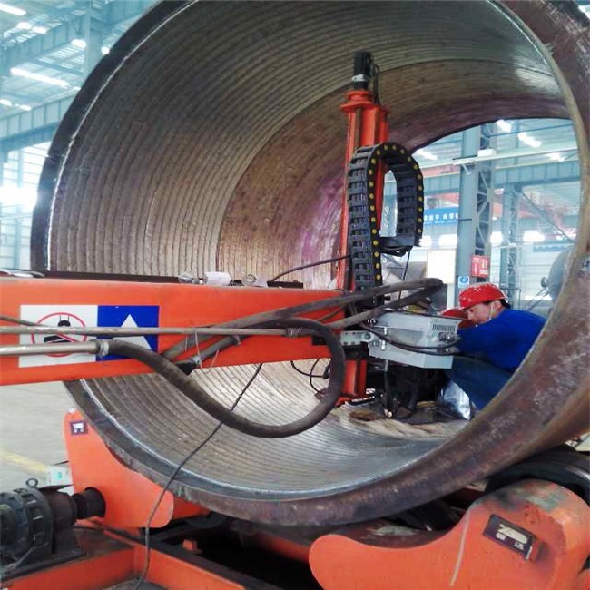 Pipe roller cladding welding machine